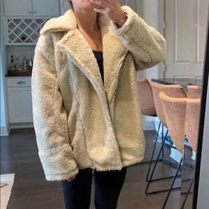 ⚜️ VICI Dolls cream teddy coat